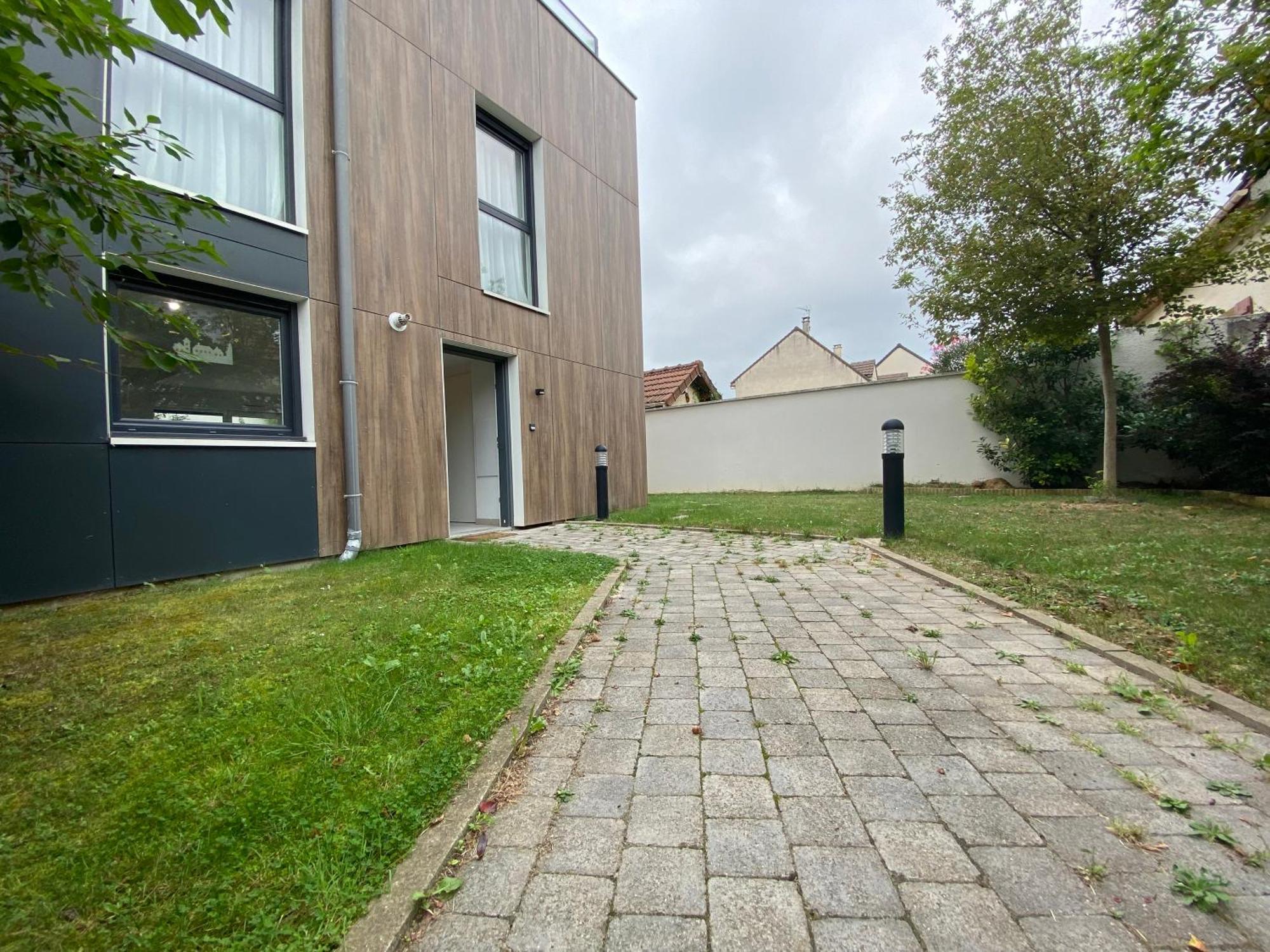 Duplex Neuf 90 M2 - 3 Chambres, Avec Jardin A *